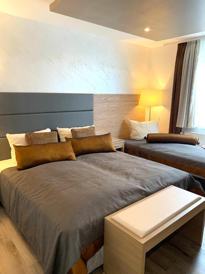 וולפסבורג Boutique Hotel Goldene Henne מראה חיצוני תמונה