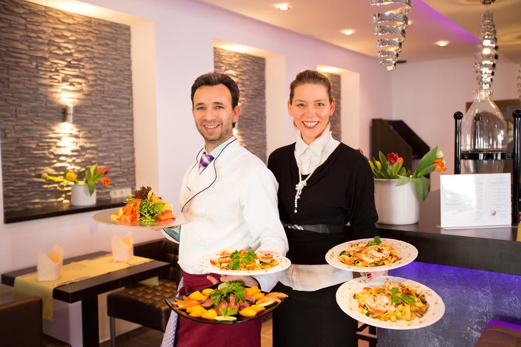 וולפסבורג Boutique Hotel Goldene Henne מראה חיצוני תמונה