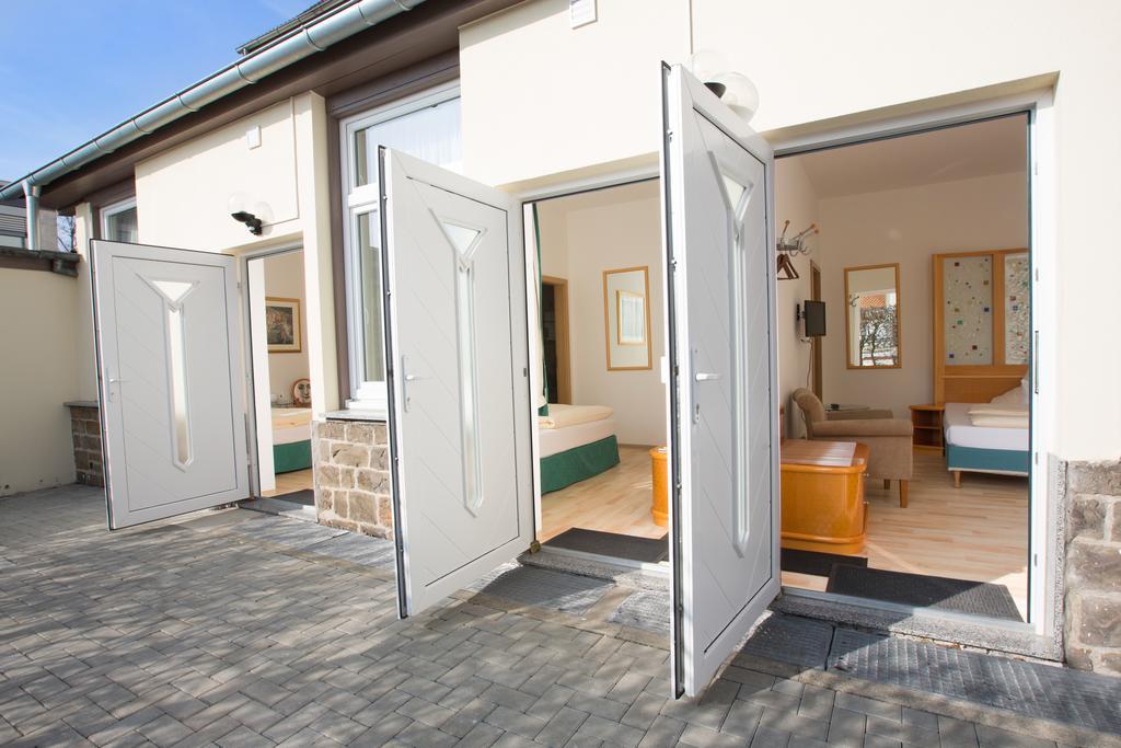 וולפסבורג Boutique Hotel Goldene Henne מראה חיצוני תמונה