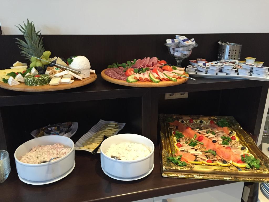 וולפסבורג Boutique Hotel Goldene Henne מראה חיצוני תמונה