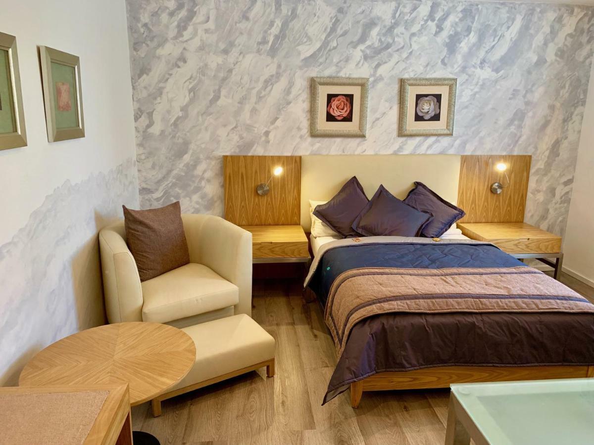 וולפסבורג Boutique Hotel Goldene Henne מראה חיצוני תמונה