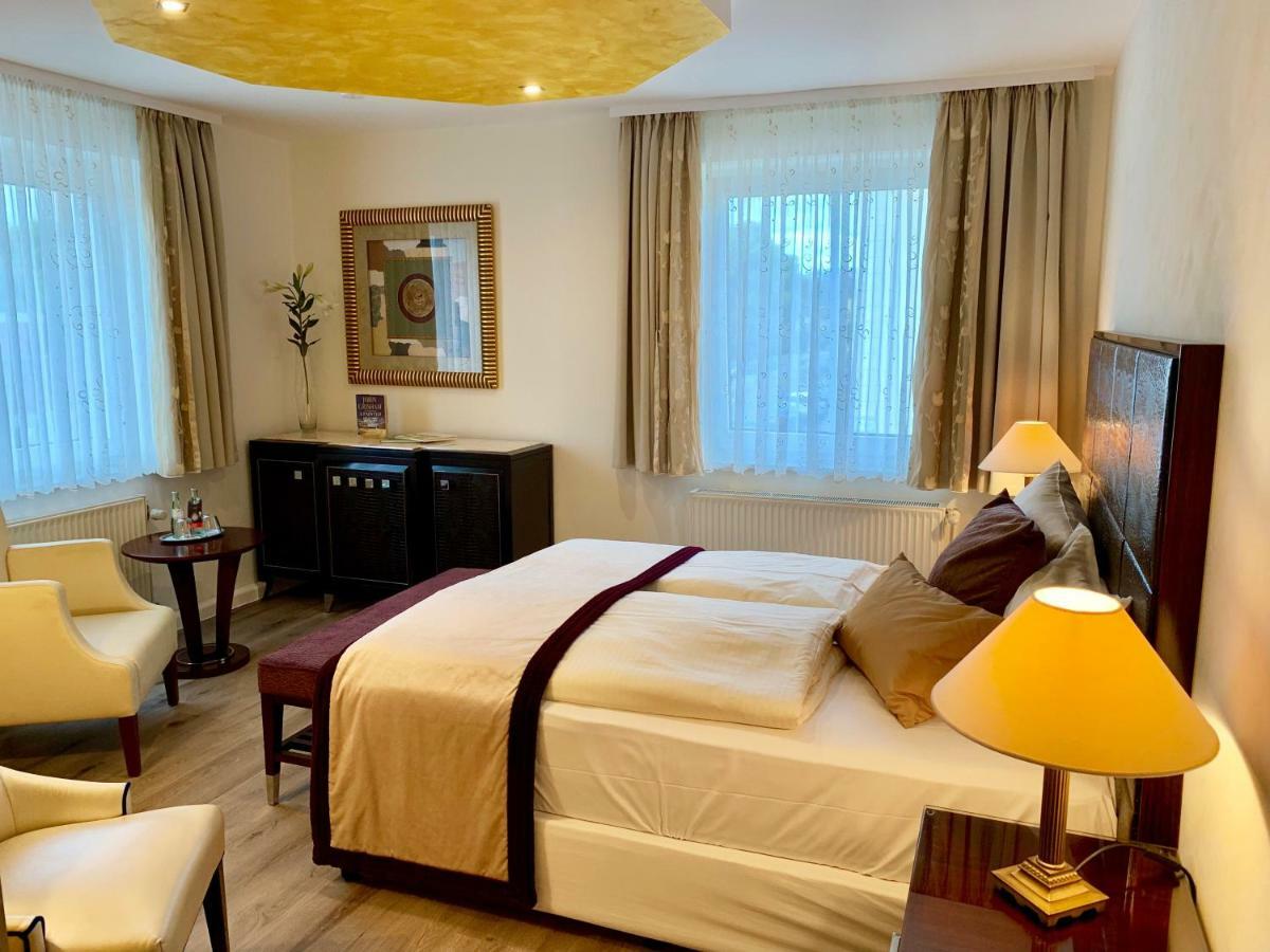 וולפסבורג Boutique Hotel Goldene Henne מראה חיצוני תמונה