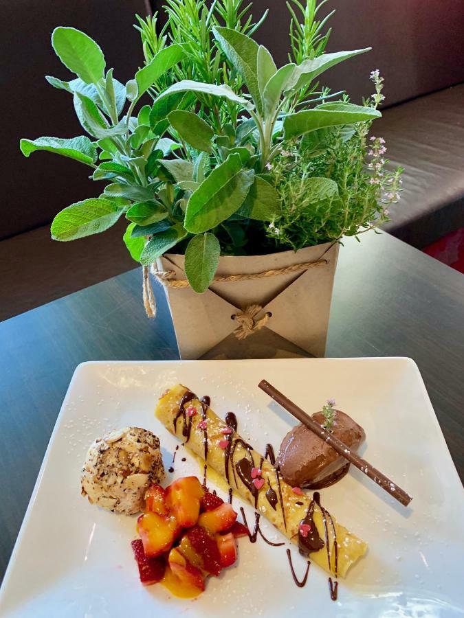 וולפסבורג Boutique Hotel Goldene Henne מראה חיצוני תמונה